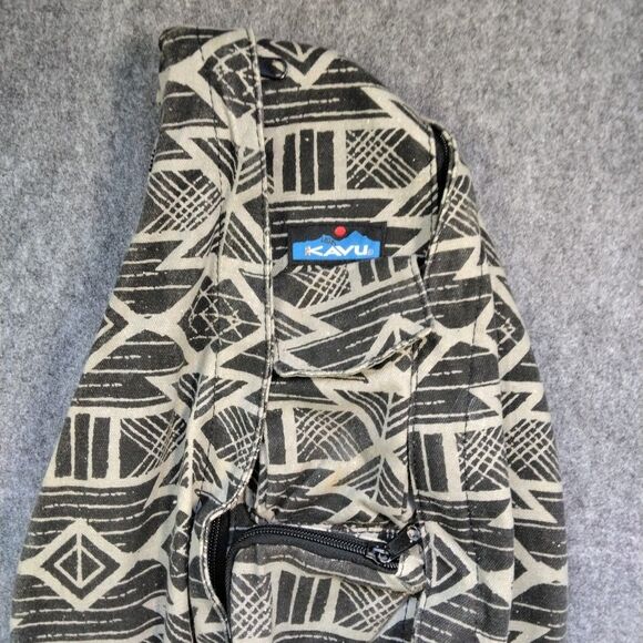 Kavu Charcoal Tribal Rope Sling Bag Crossbody Purse Backpack Black Gray  Pre Own - Picture 2 of 8
